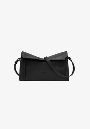 Borsa a tracolla in pelle nera con superficie texturizzata, soffietto triangolare superiore, manico a spalla e logo del marchio impresso sul davanti.