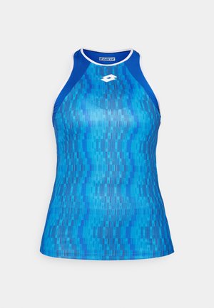 Modrý športový tielko s geometrickým vzorom v rôznych odtieňoch modrej. Obsahuje strih s pretekárskym chrbtom a biele akcenty okolo výstrihu.