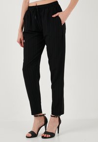 LELA SLIM FIT - Hlače - black