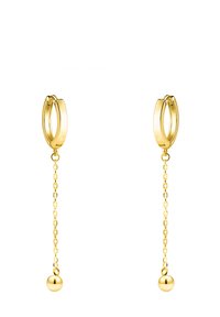 Guld hoops øree med en glat overflade. Har en hængende kæde med en sfærisk detalje for enden. Strømlinet og moderne design.