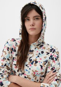s.Oliver MIT ALLOVER-MUSTER - Kapuzenpullover - ecru