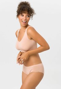 Himmelblaues BH- und Bikini-Höschen-Set aus glattem, elastischem Material. Mit breiten Trägern und nahtlosem Design für optimalen Komfort.