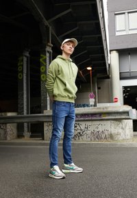 Nike Sportswear SPORTSWEAR CLUB FLEECE - Camisola - alligator/white