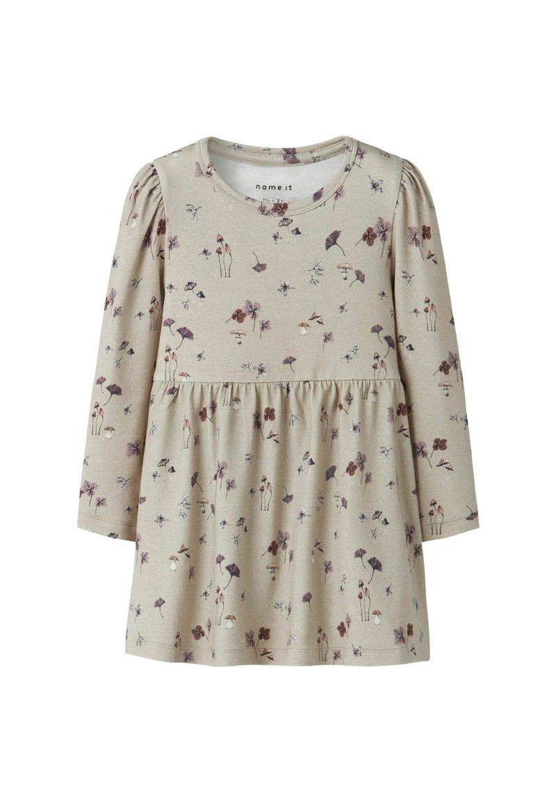 Robe pour tout-petit à manches longues, couleur beige, avec taille froncée, ornée de petits motifs floraux violets et bruns ainsi que de champignons.