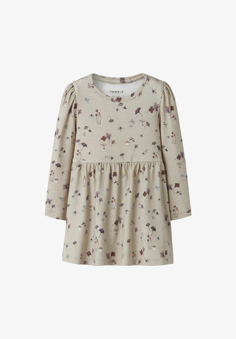 Robe pour tout-petit à manches longues, couleur beige, avec taille froncée, ornée de petits motifs floraux violets et bruns ainsi que de champignons.