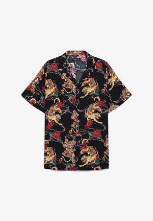 Camicia nera a maniche corte con bottoni e motivo vivace di tigri e rose rosse.