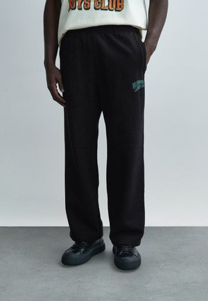 - Spodnie treningowe