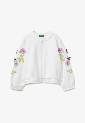 Weißes Jacke mit Reißverschluss vorne, bestickt mit lila Blumen und grünen Blättern auf beiden Ärmeln, elastischen Bündchen und einem grünen Markenetikett im Krageninnenteil.