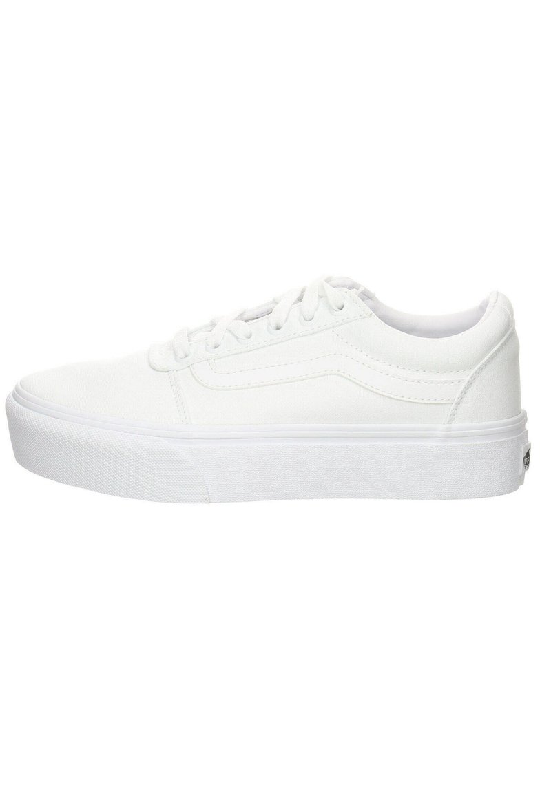 Classiche sneakers bianche in tela con design a bassa punta, suola in gomma testurizzata e dettagli di cucitura sottili sui pannelli laterali.