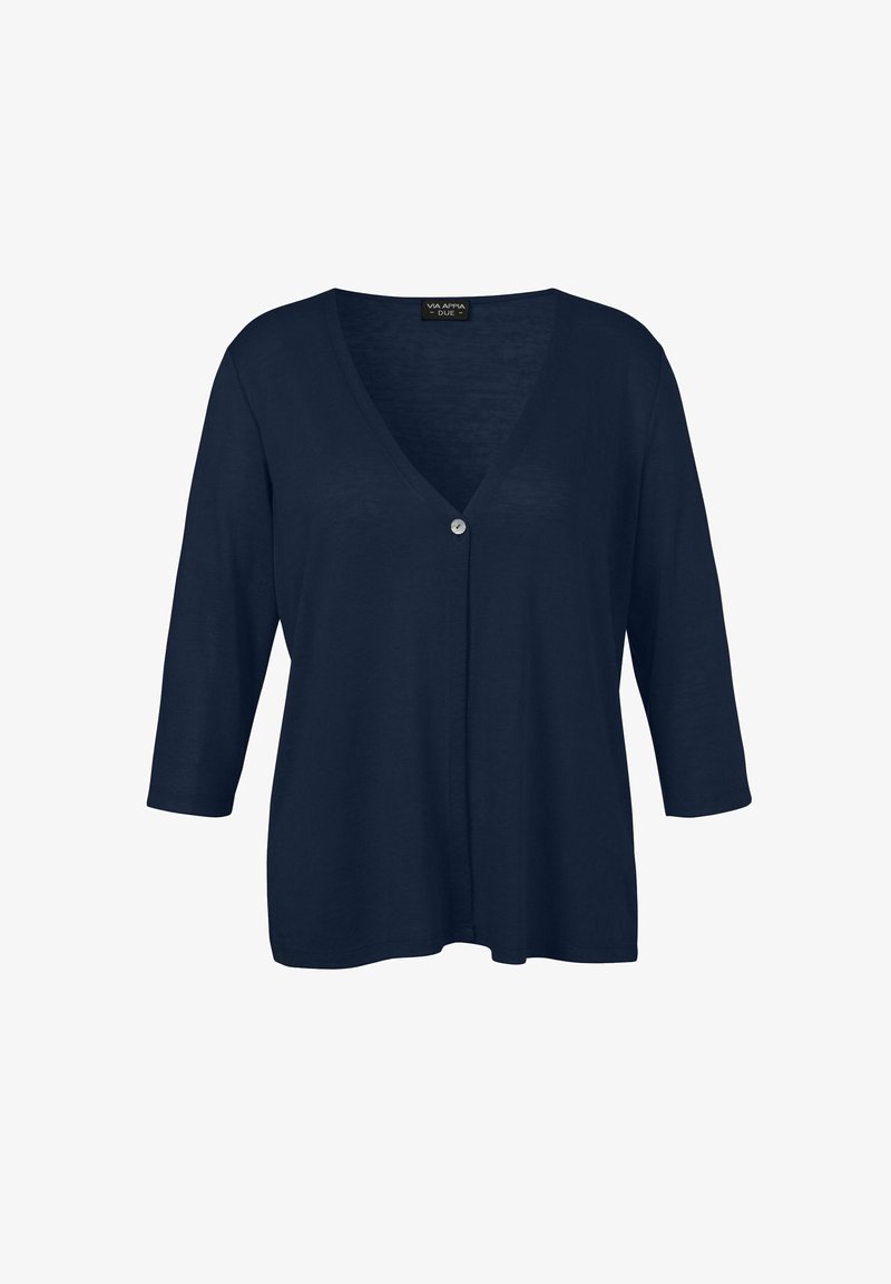 Dunkelblauer Cardigan mit tiefem V-Ausschnitt, Dreiviertelärmeln und einem einzelnen Knopfverschluss. Hergestellt aus einem weichen, leichten Stoff.