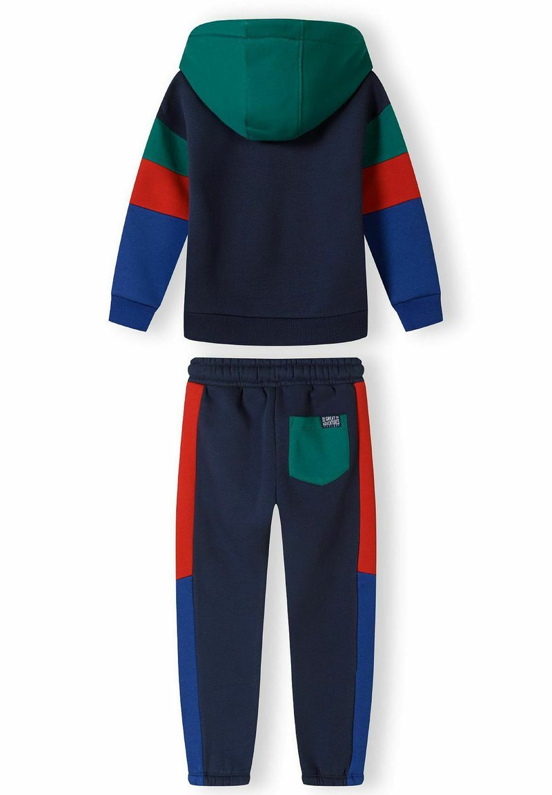 Młodzieżowy zestaw bluzy z kapturem w kolorze granatowym i dresów, z zielonym kapturem i kieszenią, czerwonymi i niebieskimi paskami na rękawach i nogawkach, elastycznym pasem i mankietami.