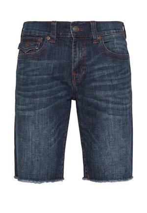 Pantaloncini in denim blu scuro con cuciture rosse, chiusura con bottone e zip, tasche frontali e porta monete, e orli sfrangiati.