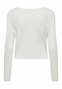 Biały, prążkowany, długi sweter z krótkim rękawem, z dekoltem typu łódka i lekko luźnym krojem.