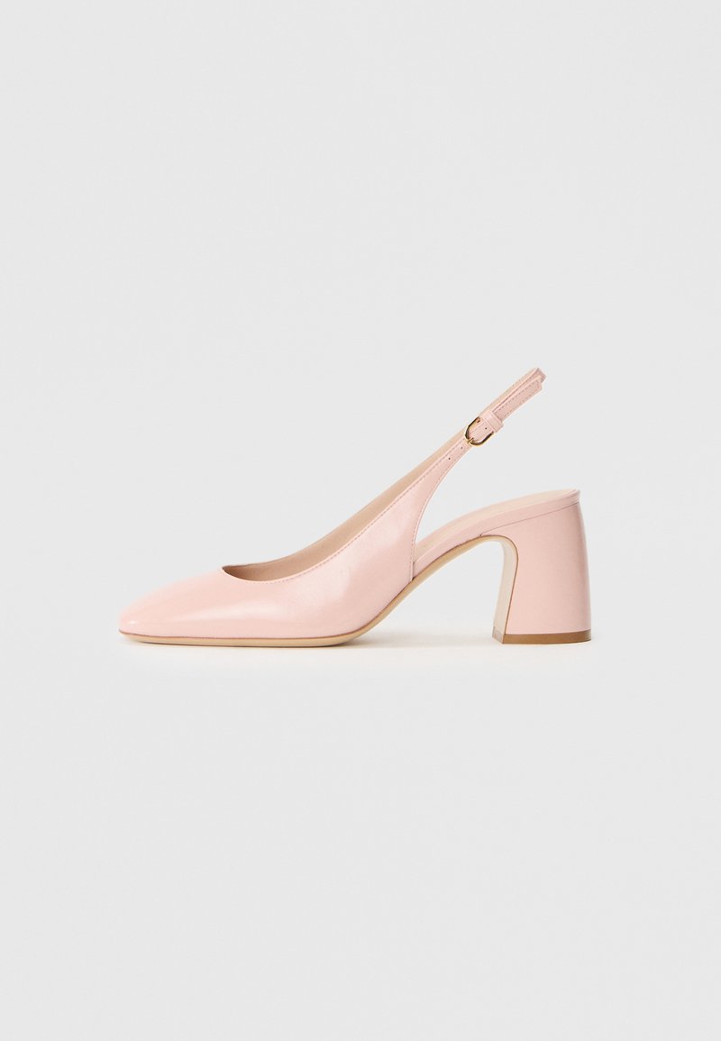 Różowe lakierowane skórzane sandały na obcasie z kwadratowym noskiem i masywnym obcasem. Posiada regulowany pasek i gładkie wykończenie.