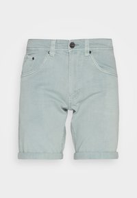 Short en jean bleu clair avec ourlets retroussés, bouton à l'avant, fermeture éclair et design à cinq poches.