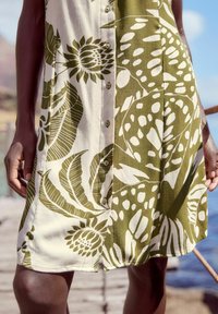 Next TIE FRONT SUMMER - REGULAR FIT - Robe de jour - green leaf print