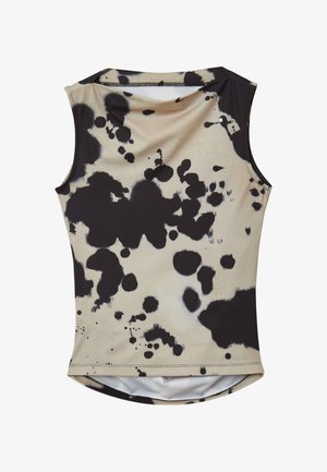 Débardeur sans manches en tissu beige avec des motifs de taches noires. Ourlet arrondi et col rond, fabriqué à partir d'un matériau lisse et extensible.