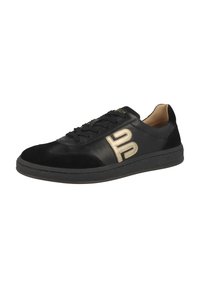 Zapatillas de cuero negro con una suela de goma texturizada negra. Presentan detalles en dorado y un logo en el lateral, con cordones planos y un cuello acolchado.