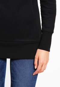 Urban Classics Pulover s kapuco - black