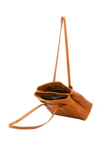 Borsa a spalla in pelle tan con design a doppio scomparto, texture liscia, lunghe cinghie e motivo interno a quadri.