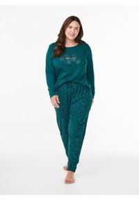 Türkisfarbenes Loungewear-Set mit einem langärmeligen Oberteil mit dem Schriftzug "Take a Rest" und floralmusterten Hosen mit elastischem Bund. Weiche Stofftextur.