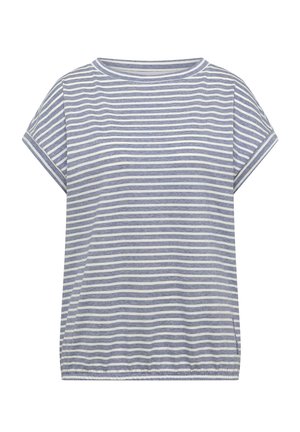 Kortærmet T-shirt med blå og hvide vandrette striber, rund halsudskæring og op rullede ærmekanter på en ensfarvet baggrund.