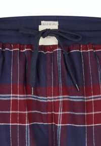 Marineblauwe en rode geruite slaapbroek met een elastische tailleband en een marineblauwe trekkoord dat aan de voorkant in een strik is geknoopt.