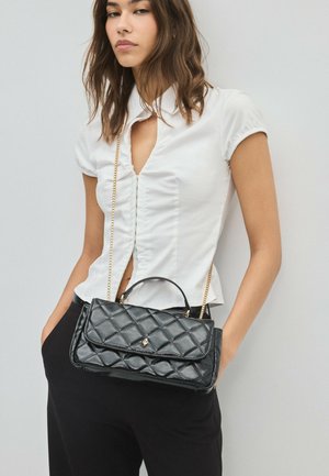 Stradivarius, QUILTED CHAIN CROSSBODY BAG - Sac bandoulière - black