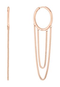 Boucles d'oreilles en or rose en forme de créoles avec trois chaînes en cascade, présentant une surface métallique lisse et un design superposé pour une texture supplémentaire.