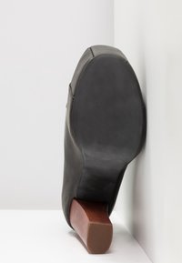 Jeffrey Campbell Bottines à lacets - black