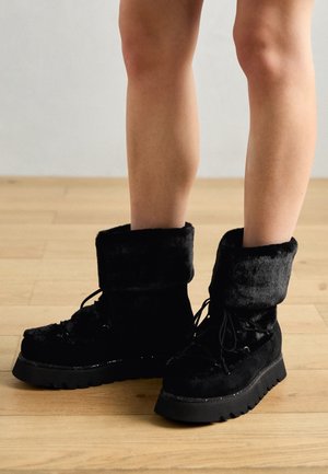 Kotníkové boty na platformě - black