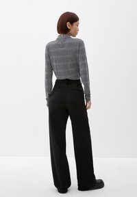 s.Oliver MIT STEHKRAGEN - Longsleeve - dunkelgrau