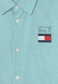 Tommy Hilfiger FLAG OXFORD - Camicia - ocean tide
