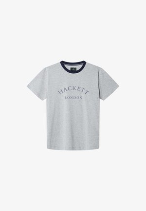 Šedé tričko vyrobené z bavlny s námořnicky modrým výstřihem. Na hrudi je vytištěno "HACKETT LONDON" v námořnicky modré barvě v oblouku. Krátké rukávy.