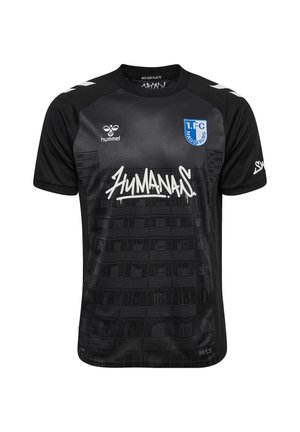 Sort 1. FC Magdeburg fodboldtrøje med hvid "HUMANAS." tekst, Hummel-logo og et diskret bygningsmønster foran.