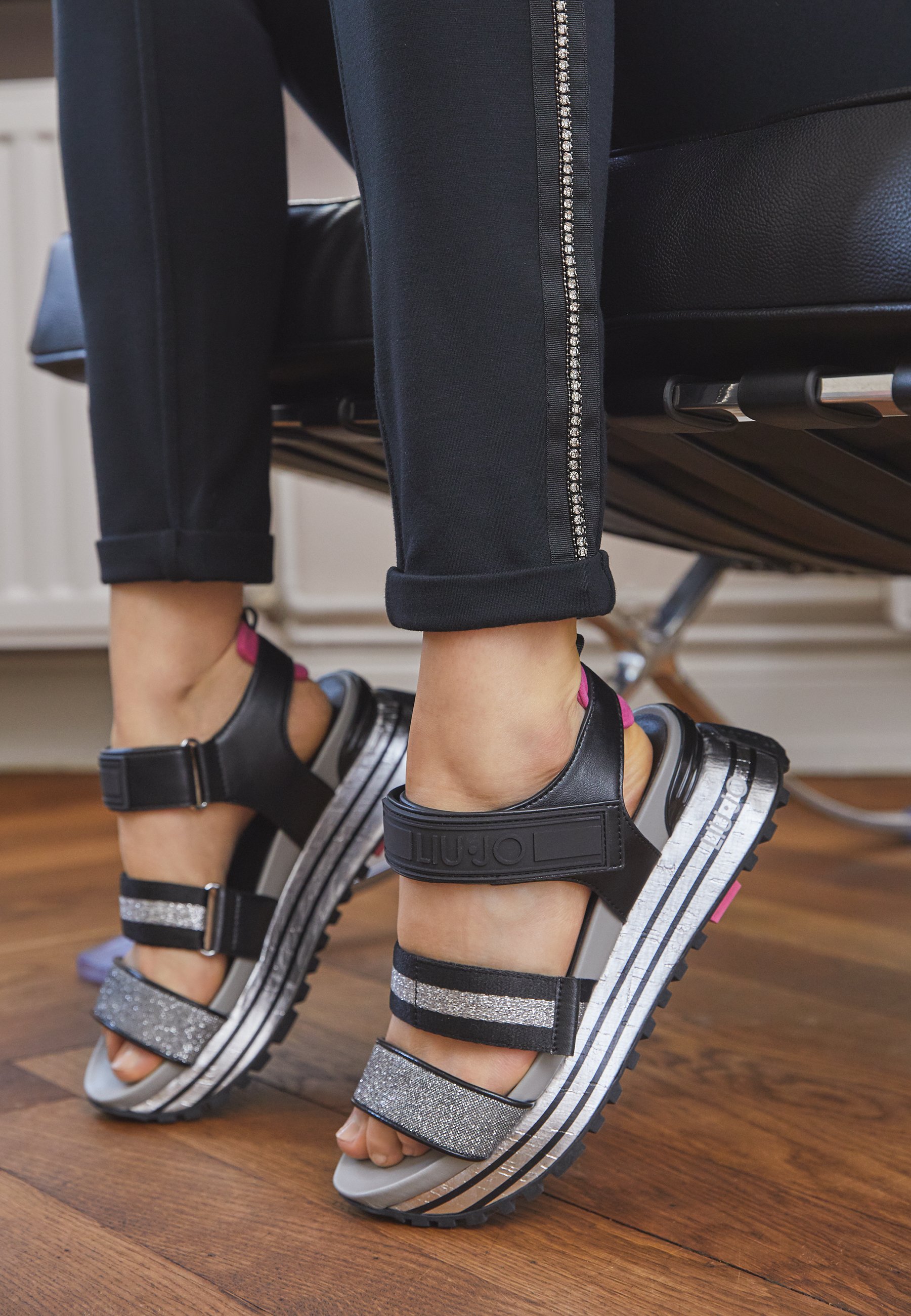 Liu Jo Jeans Sandalias con plataforma - Black metallic/plateado - Zalando.es
