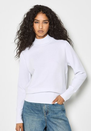 - Sweter