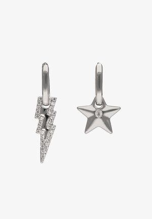 Stříbrné náušnice s motivem blesku zdobené průhlednými kamínky a lesklou hvězdou s centrálním kamenem.