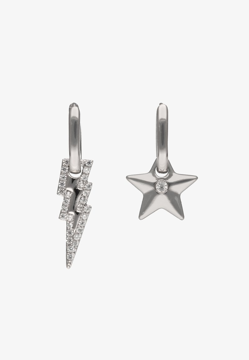 Orecchini d'argento con design a saetta, decorati con zirconi chiari e una stella lucida con una pietra centrale.