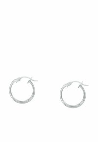 Silberne Creolen mit einer glatten, polierten Oberfläche, einem sicheren Schnappverschluss, kreisförmiger Form und elegantem Design.