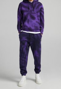 Bershka Träningsbyxor - purple