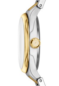 Zilveren en goudkleurige horloge met een glad ronde kast, voorzien van een gestructureerde gouden kroon aan de rechterzijde en een gepolijste metalen afwerking.