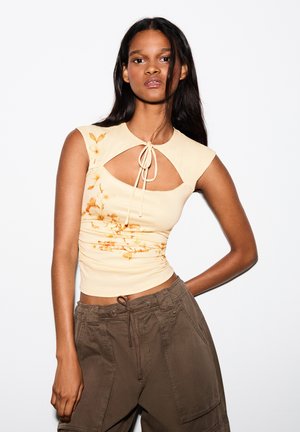 Bershka, SPLIT WITH PRINT - TOP - T-Shirt print - yellow