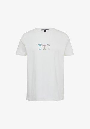 T-shirt en coton blanc avec trois verres à cocktail brodés en bleu, rose et marron. Manches courtes, col rond, design simple.
