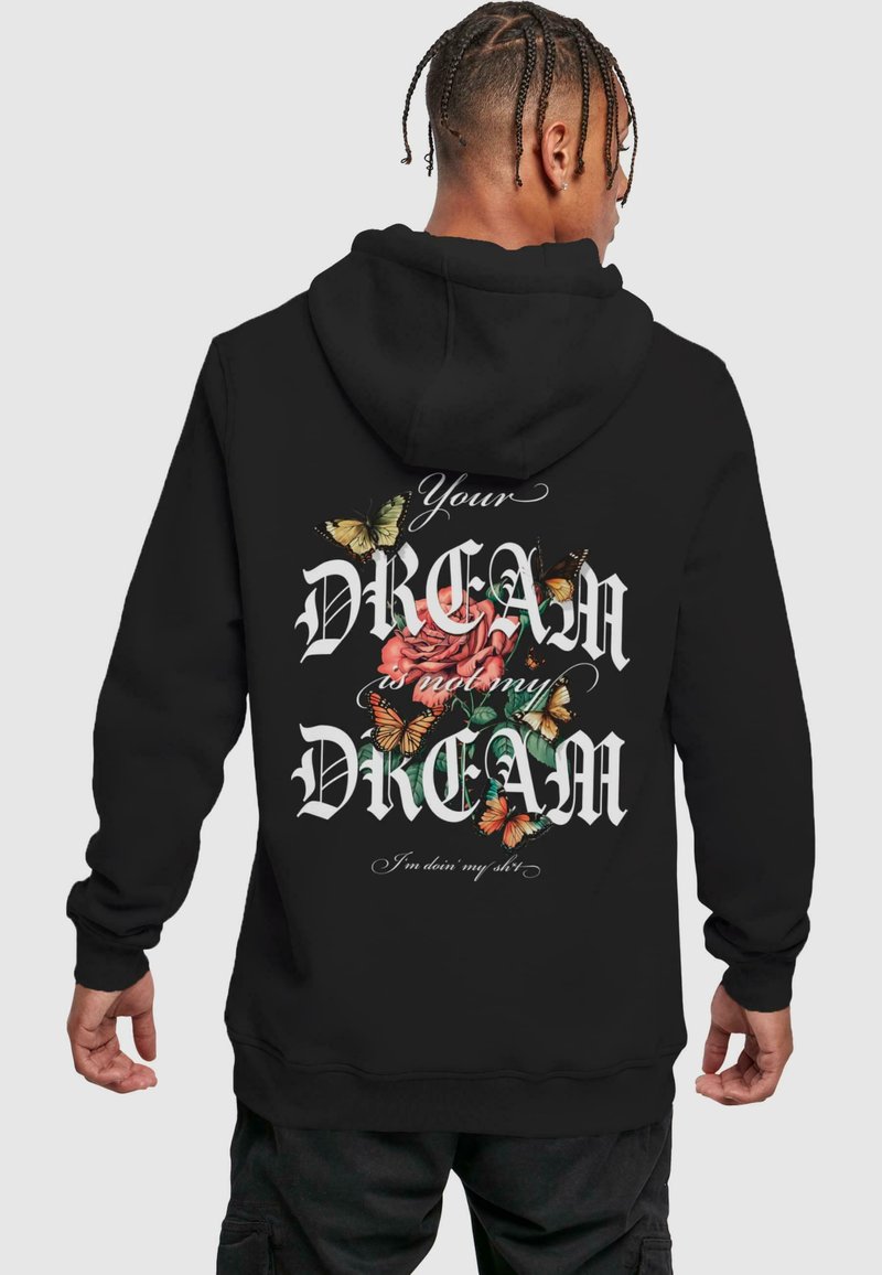 Sudadera negra con texto gráfico colorido y diseños florales, incluyendo mariposas. El texto dice "Tu SUEÑO no es mi SUEÑO" y "Estoy haciendo lo mío."