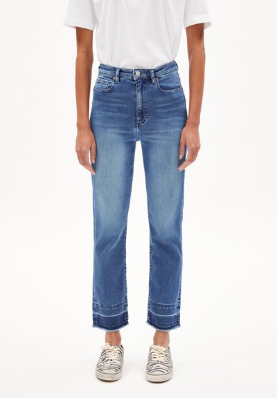 ARMEDANGELS ANUAA ANUAA - Flared Jeans - azurit/stone-blue denim ...