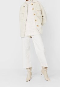 Stradivarius Zimní kabát - white