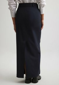 NA-KD MIT GÜRTELSCHLAUFENDETAIL - Gonna lunga - navy