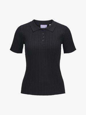 Tricou polo negru, cu mâneci scurte, din material tricotat cu dungi, având patru nasturi și un guler tradițional.