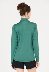 Endurance MIDLAYER JAELYN - Langærmet T-shirt - donkergroen